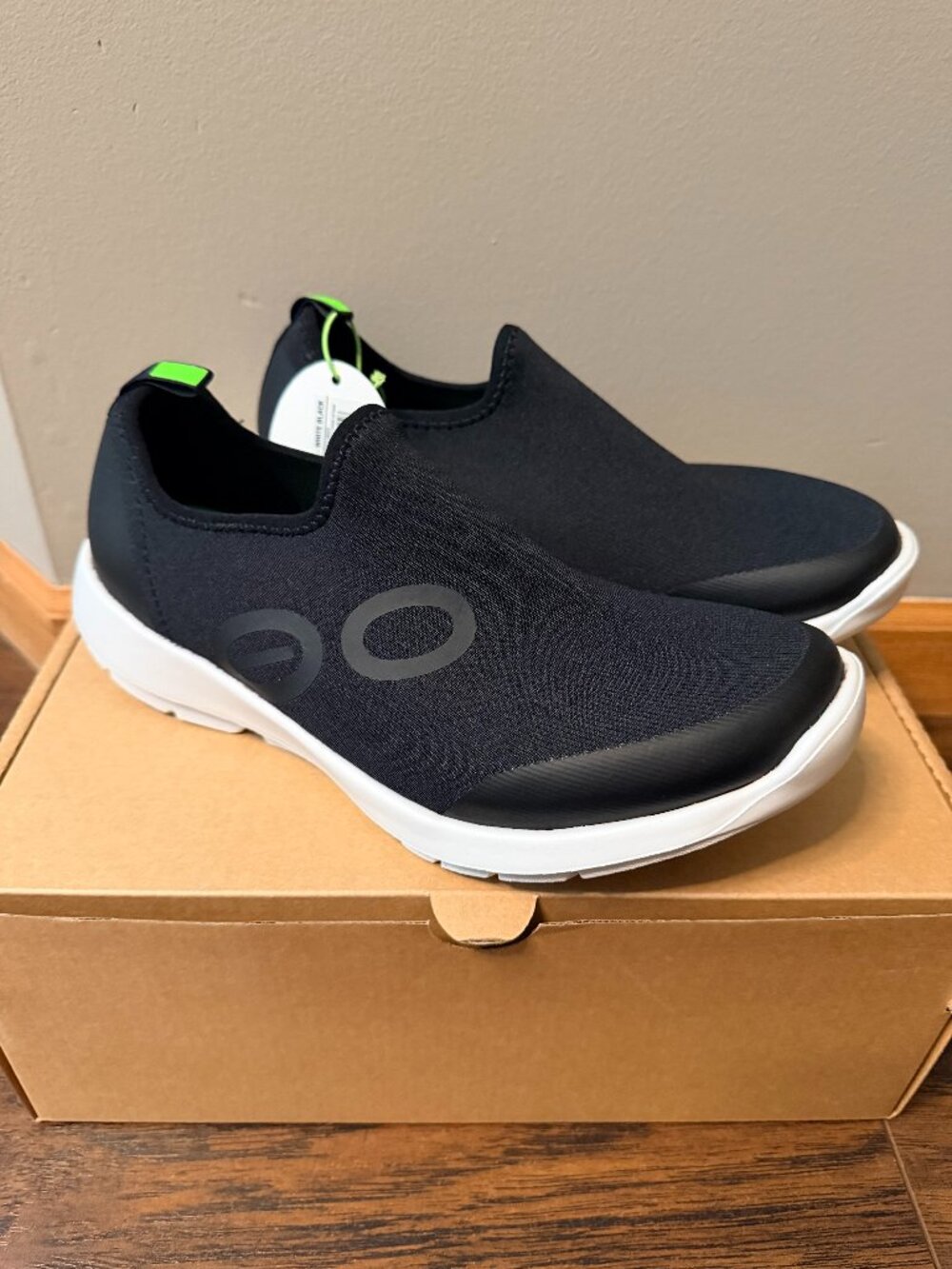 NWT OOFOS OOMG Sport Slide On Womens Shoes